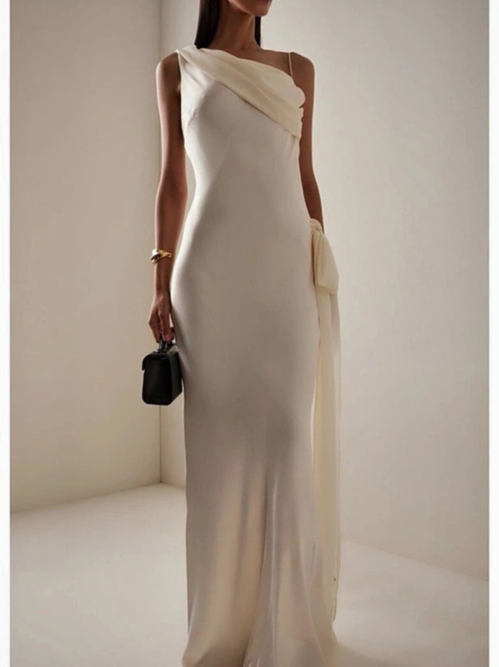 Arcina Ori Helena Chiffon-Detailed Satin Gown in Cream

Moda Operandi